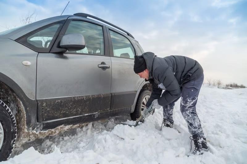 Experts offer tips for preventing injuries during winter weather